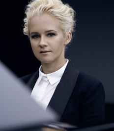 Artist photo of Aleksandra Mikulska - Piano