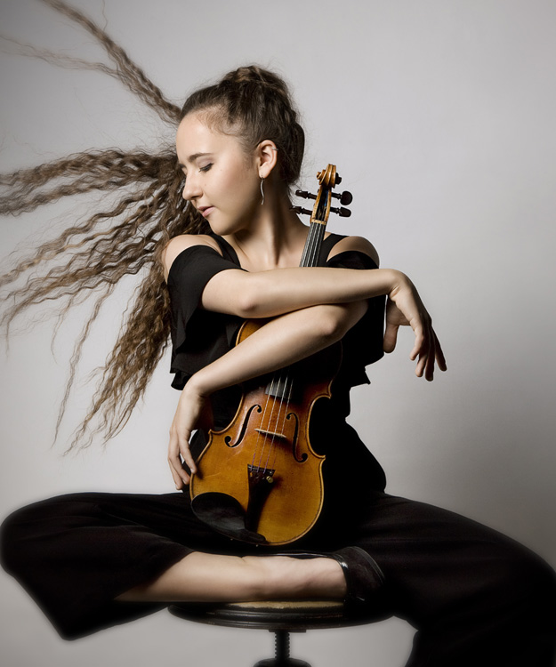 Artist photo of Lucie Bartholomi - Violine
